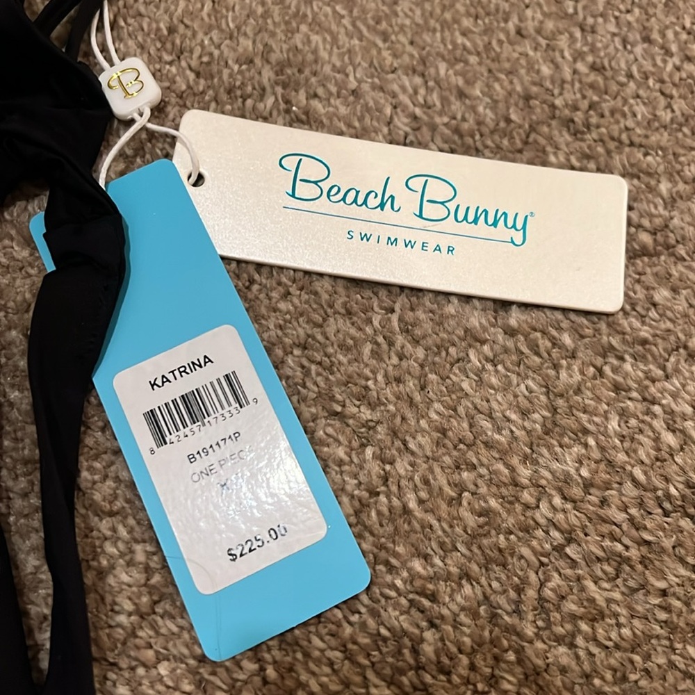BNWT Beach bunny swimsuit - Picture 3 of 5